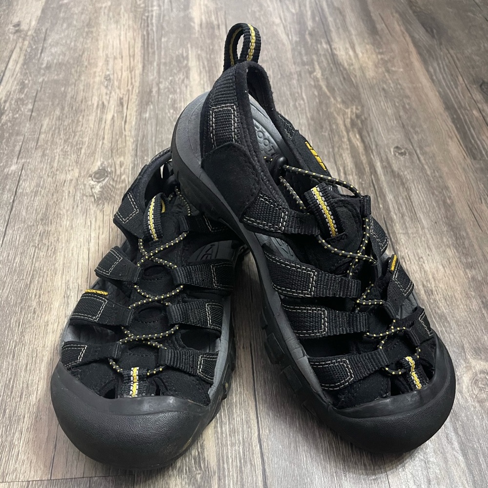 Keen men’s Waterproof sport sandals size 7.5